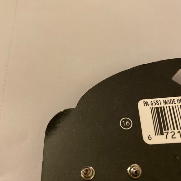 Stud earrings - Picture 2 of 2